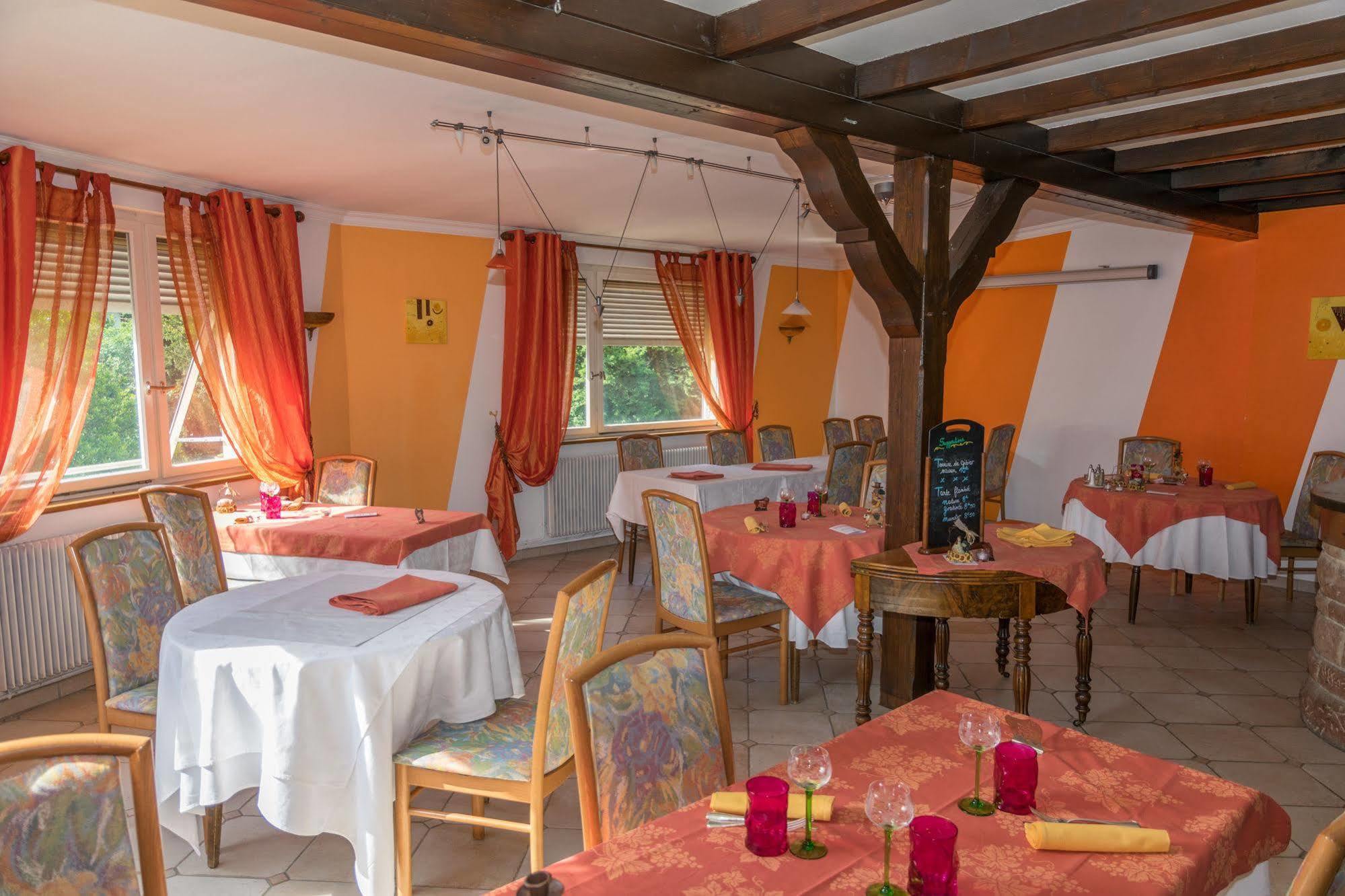 לפוטרואה Logis Hotel Restaurant Le Faude מראה חיצוני תמונה